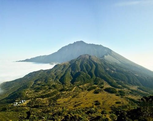 3-DAYS MOUNT MERU TREKKING AND 4 DAYS SAFARI